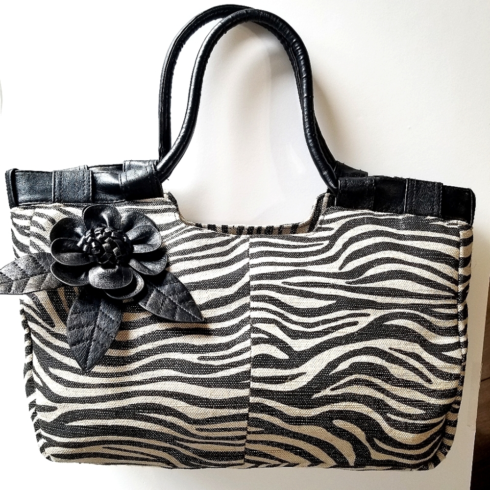 NWOT Womans Black and Beige Zebra Style Jute Hand Bag
